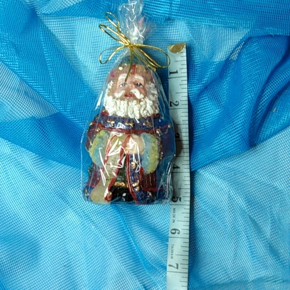 Two's Company Santa Claus Candle - Picture 4 of 5